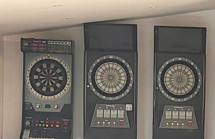 3 jeux de fléchettes au HAB