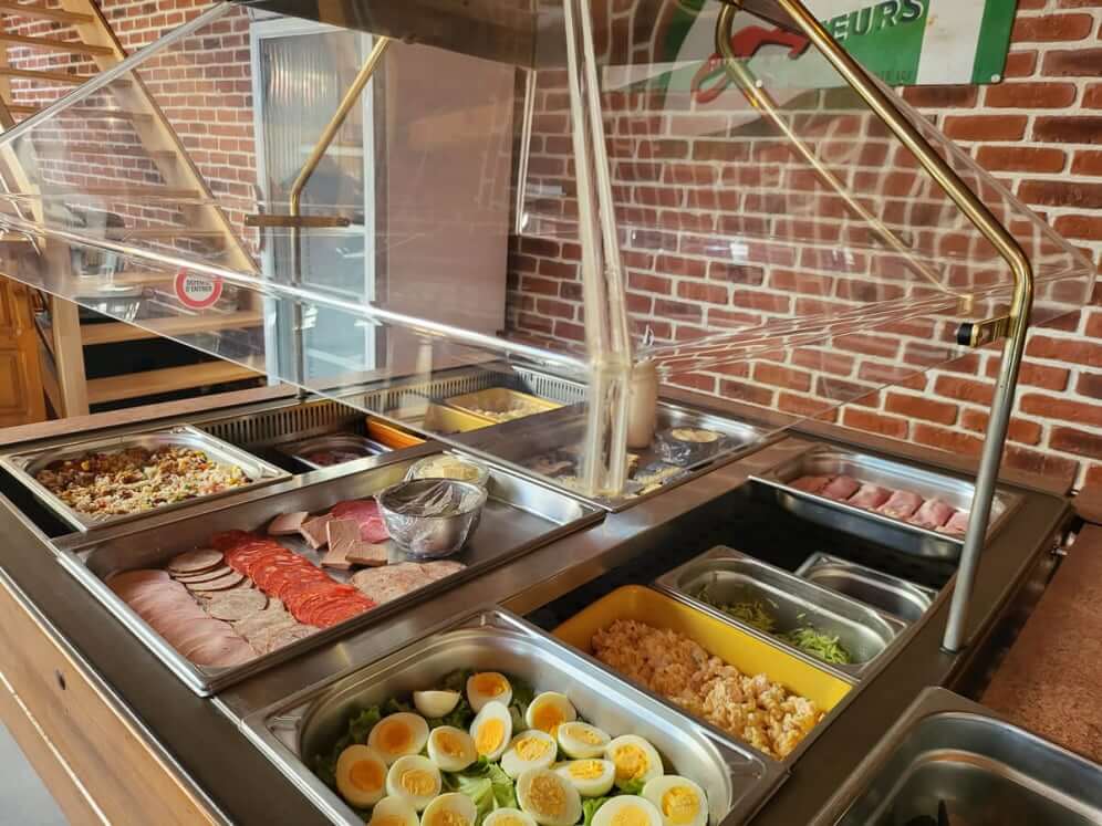 Joli buffet d'entrées froides